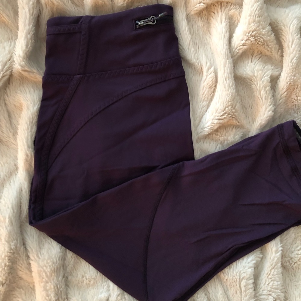 Lululemon crops- never worn